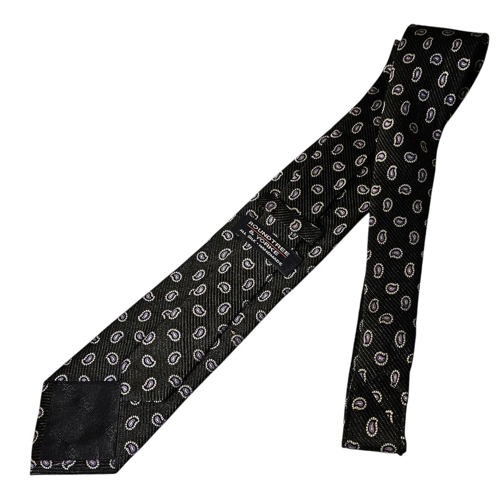 ROUNDTREE & YORKE TIE
